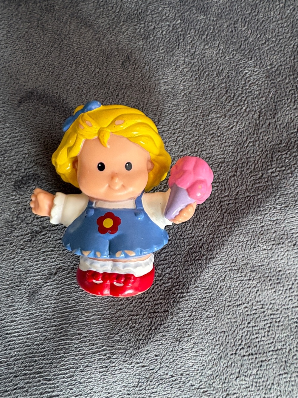 Fisher-Price little people 2003 girl with ice cream